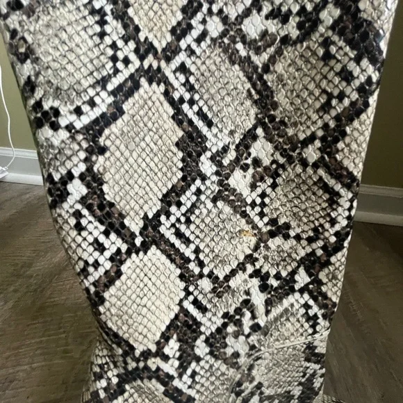 Kenneth Cole Snake Boots Animal Print To The Knee White - Picture 4 of 5